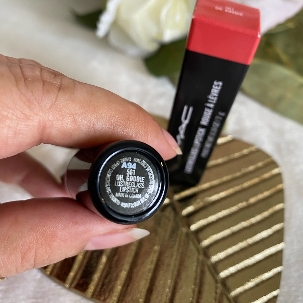 Mac Lustreglass Lipstick  Rouge A Levres -（561 Oh, Goodie ）Full Size0.1oz/3g - Picture 6 of 8